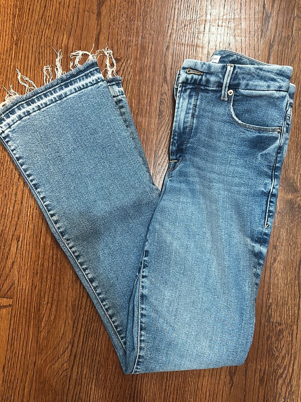 Good American- Women's Light Blue Frayed Hem Jeans
